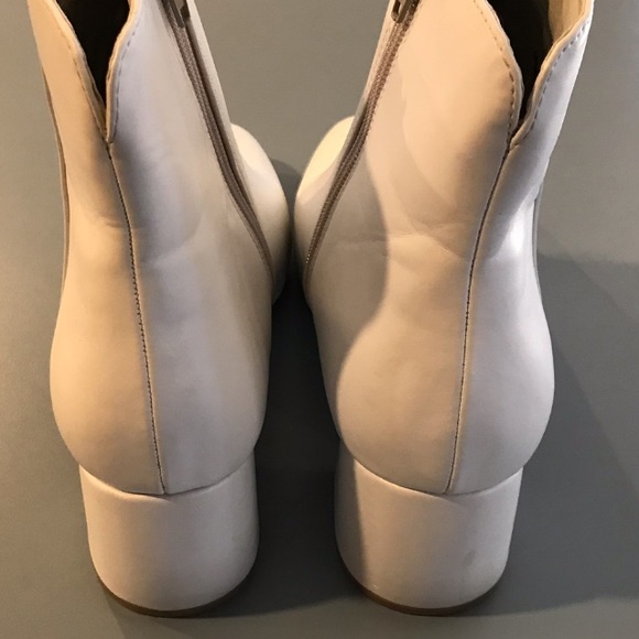 Booties Sz. 8 Chinese Laundry - Picture 4 of 13